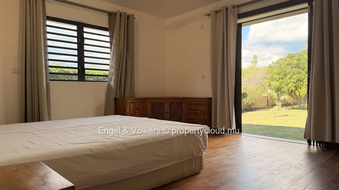 Spacious Villa with Pool in a Prestigious Gated Community near Black River