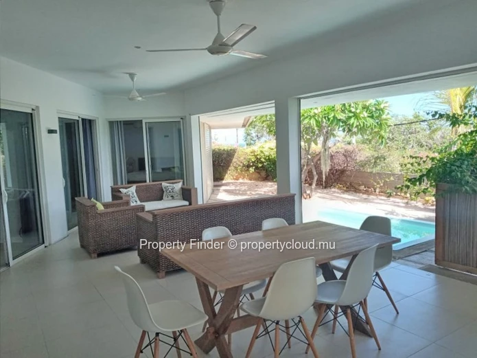 Luxury 5-Bedroom Villa  – Infinity Pool, Lagoon Views & Refined Island Living