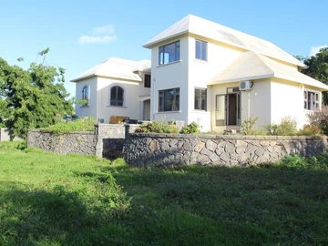 FOR SALE - Magnificent house to be completed of 510 m2 in Calodyne.