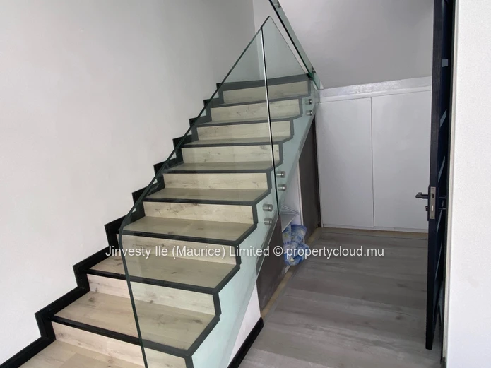 JINVESTY MAURITIUS : RENT 3 BR House Mont Choisy beach on walk... 69000