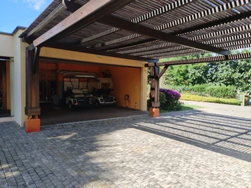 4 Bedroom Villa
