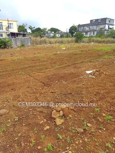 Terrain de 50 perches à vendre dans le Quartier Militaire