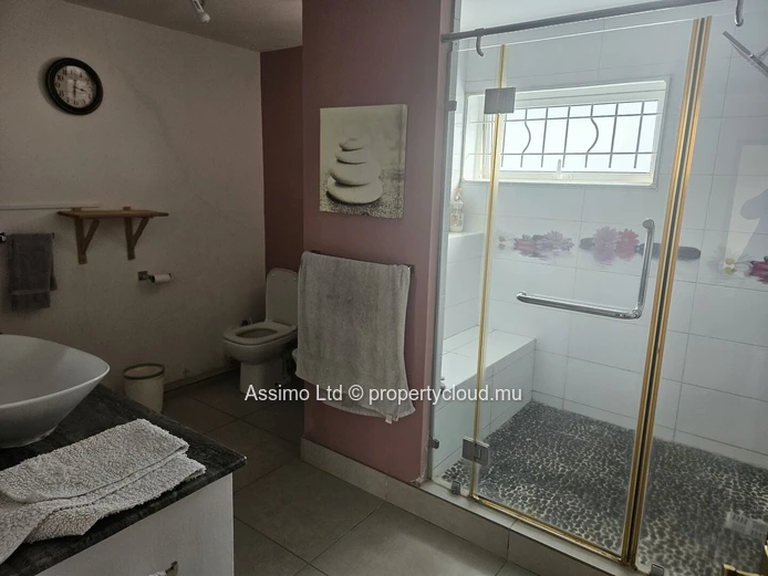 Spacious 5-bedroom family home for sale in Le Mahe, BEAU VALLON.