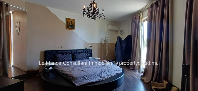 Villa d’Exception Pieds dans l’Eau avec 2 piscines, Accès Direct à la Mer, Business Locatif Actif et Vue Panoramique