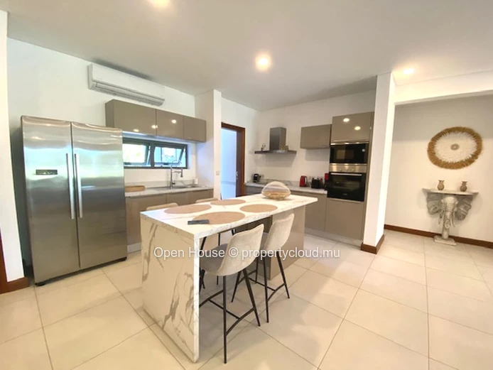 Exclusivité Pointe aux Canonniers. Splendide RDJ dans immeuble neuf, 3 chambres en suite, plage à 100m piscine commune. (Mandat exclusif)