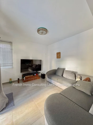 belle villa de 4 chambres, moderne , avec piscine et jardin a trou aux biches