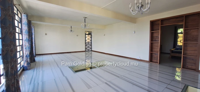 An Extraordinary Residence in the Heights of Candos (Sole Mandate)