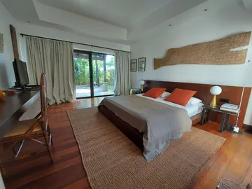 6 Bedroom Villa