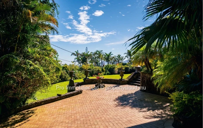 Executive House for Sale , Prestigious Floreal Area.