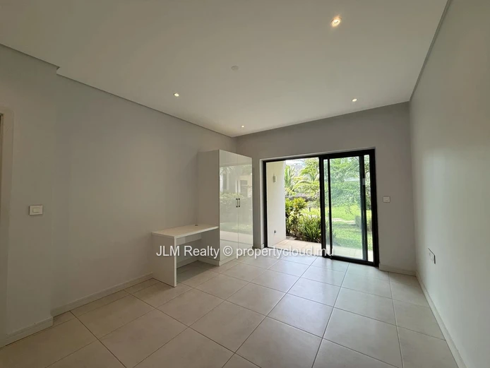 À Vendre : Appartement de 2 Chambres à Pointe aux Canonniers, Maurice