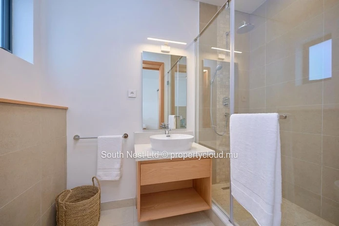 Elegant Garden Apartment in a Prestigious Residence – Belle Vue Harel