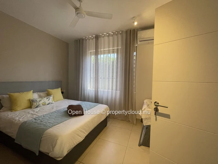 Villa contemporaine à louer, 4 chambres, piscine, accès golf.