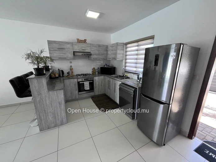 Duplex for rent in Flic en Flac, 3 bedrooms, private pool.