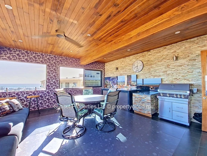 Penthouse | 3 Bedrooms | Sea & Mountain Views