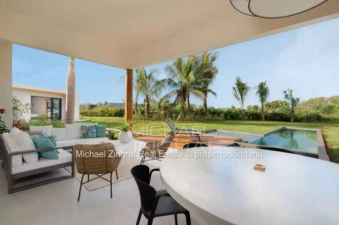 Contemporary Villa with Panoramic Golf Views