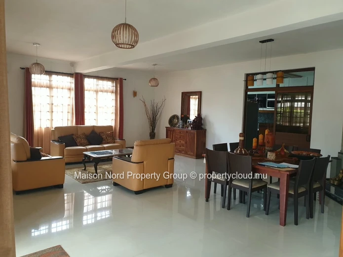 Duplex a Vendre idéalement située a Curepipe