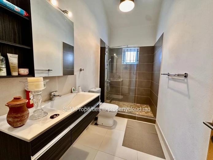 Maison moderne de 3 chambres à vendre à Bambou