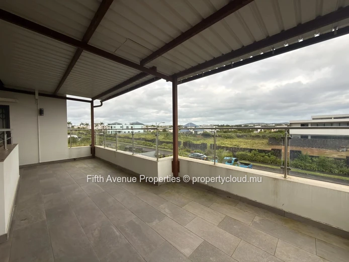Highlands - 5-Bedroom Family House with Attached Independent Apartment