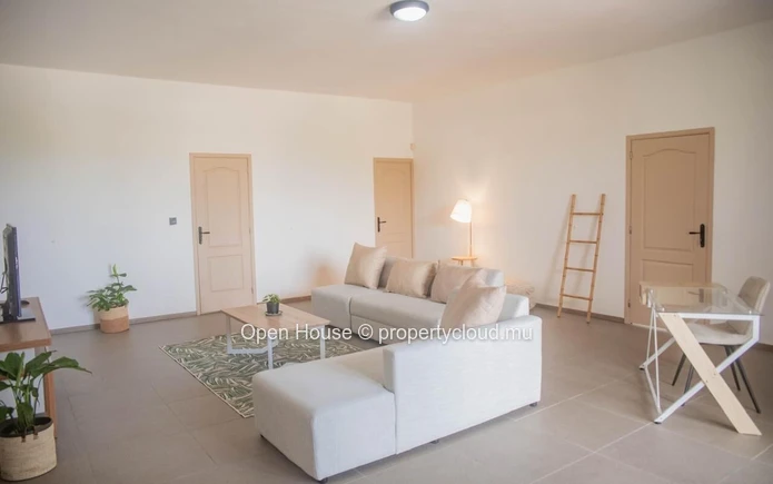 À vendre à Saint Antoine, superbe villa meublée. Elle offre 4 chambres, une piscine privée et un garage double. Idéal...