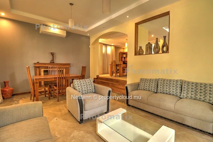 Sophisticated villa  of 418m2 with lush garden, pool & scenic terraces