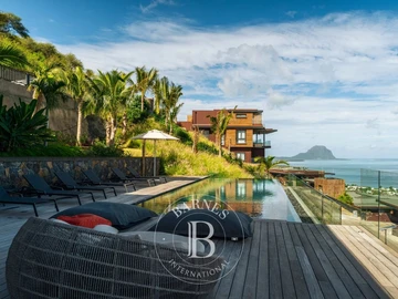 5 Bedroom Villa