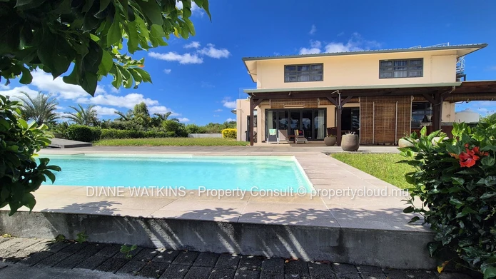 Elegant Countryside Home in Mon Désert – A Rare Gem with Mountain & Sea Views