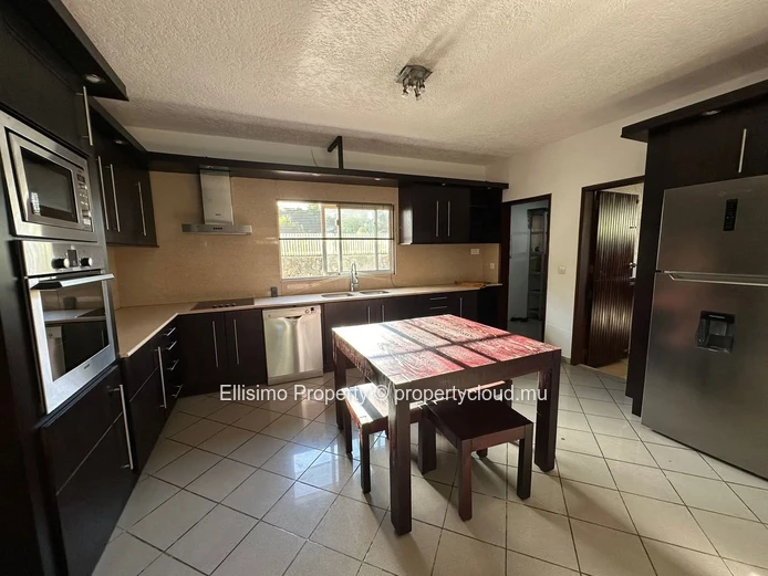 Villa 4 chambres à louer à Pointe aux Canonniers – 3 000 € / mois
