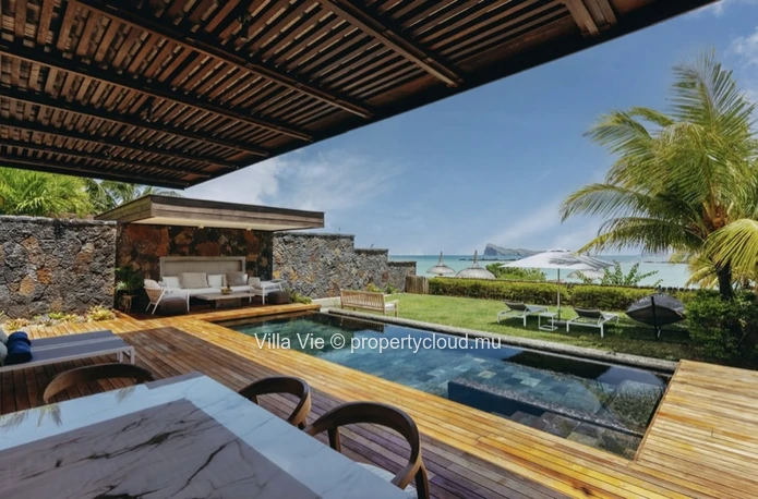 Cap Malheureux - Superb contemporary 3 bedroom villa on the beachfront