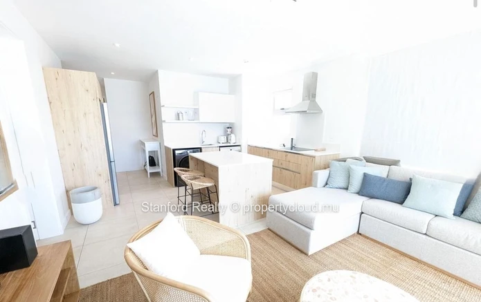 Appartement en Bord de Mer à Louer - 3 Chambres, Grand Gaube, Nord