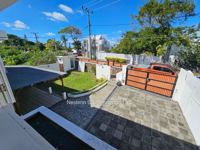 Maison familiale de 3 chambres avec piscine 