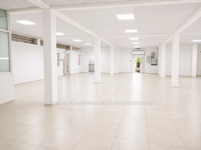 Espace Commercial Moderne à Louer