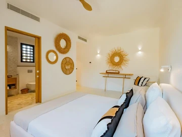 5 Bedroom Villa