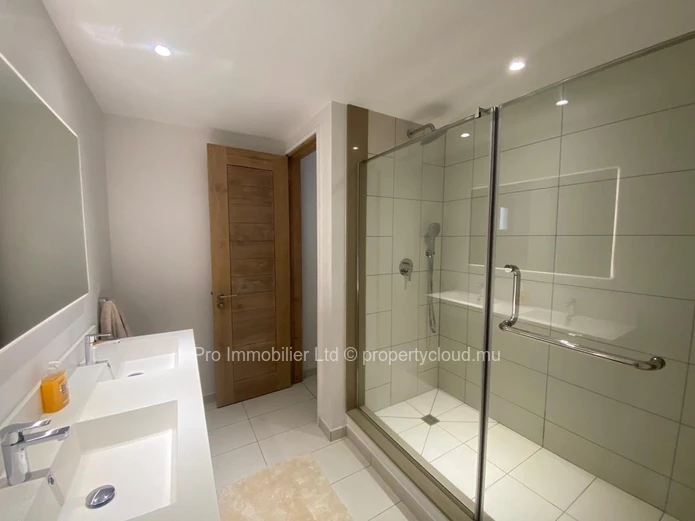 Ground floor apartment, fully furnished and located in a secure compound at Ki Residence Pereybere.
