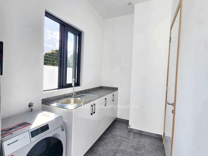 For Sale: Brand New Luxury Villa In Pereybere