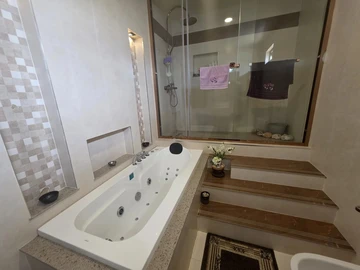 5 Bedroom Villa