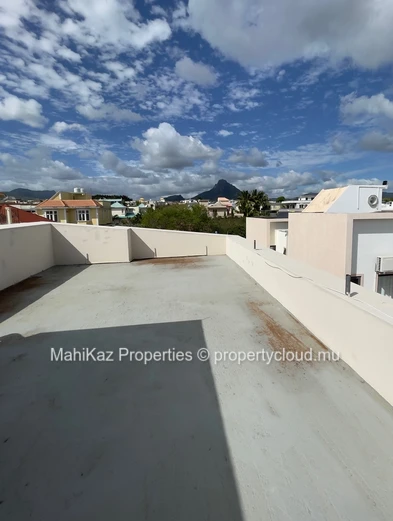 Luxurious Villa for Rent in Flic en Flac, Mauritius – Elegant Coastal Living with Sea & Mountain Views