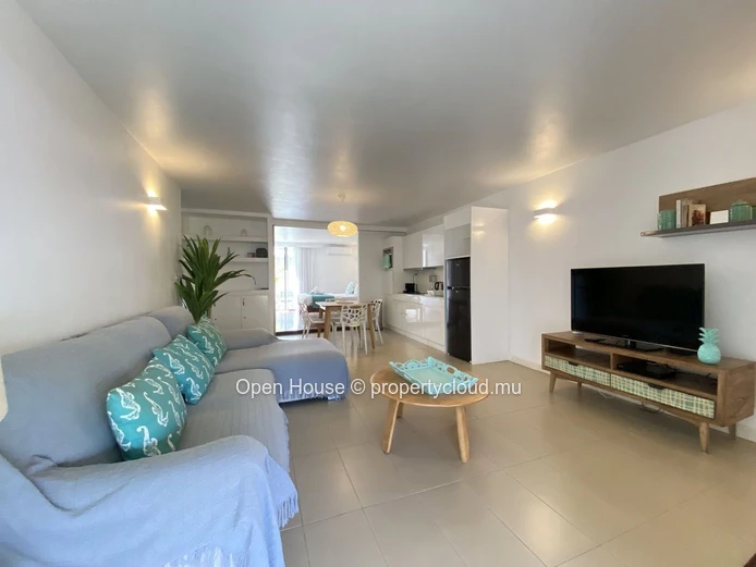 À vendre : Appartement R+2 - meublé, climatisé, cuisine équipée, dressing, terrasse 30m². Piscine commune, jardin, pa...
