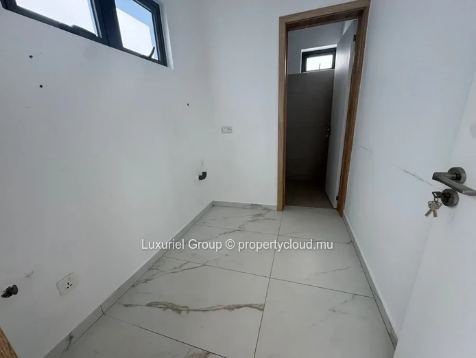 New Build Villa in Péreybère with En-Suite Bedrooms 