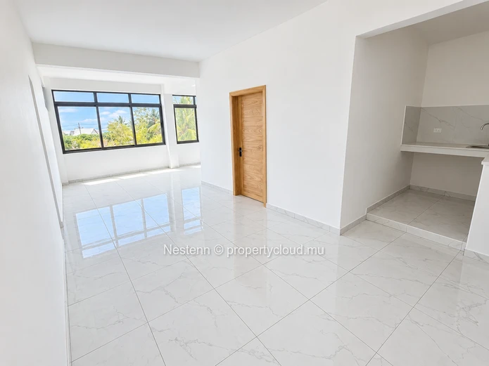 Appartement neuf de 2 chambres en bord de mer