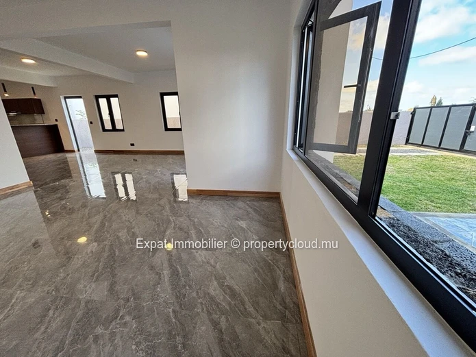 Villa Neuve 4 Chambres Non Meublée Avec Piscine Privée – Vale