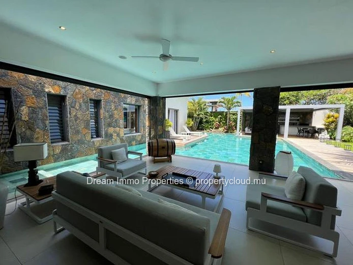 Superbe Villa Style Balinais Avec Grande Piscine A Grand Baie - Ile Maurice