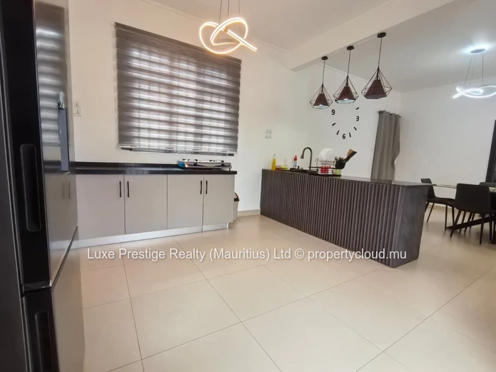 Studio meublé à Grand Baie – À pied de Super U | Toutes charges incluses