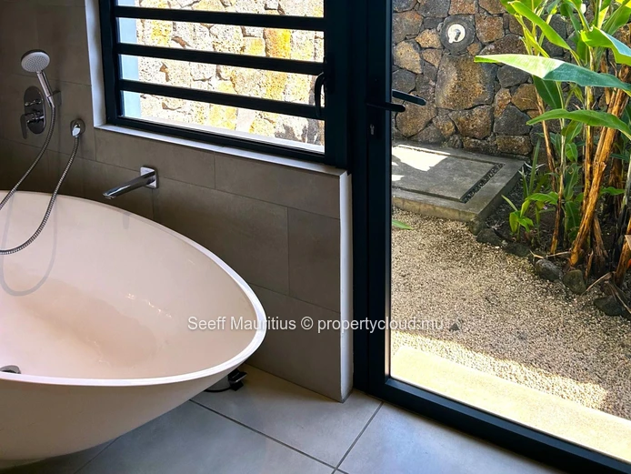 Villa de Luxe à Vendre dans un Domaine Sécurisé