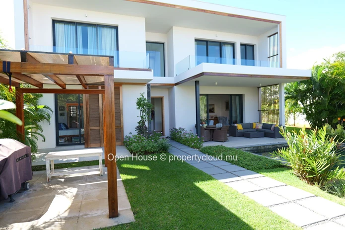 3-Bedroom PDS Villa with Private Pool for Sale in Tamarin