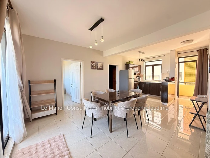 3-Bedroom Apartment - Sea view - Close to bus stop, shops and beaches
