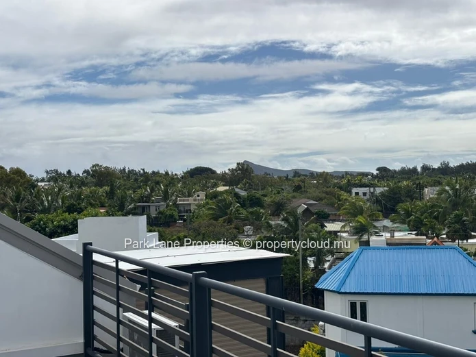 Stylish Three-Bedroom Apartment in the Heart of Bain Boeuf