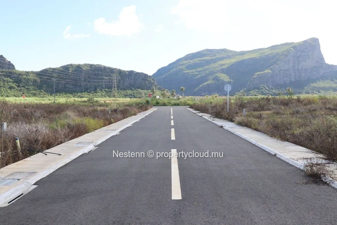 Exceptional residential plot with sea and mountain views. 