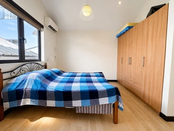 7 Bedroom House