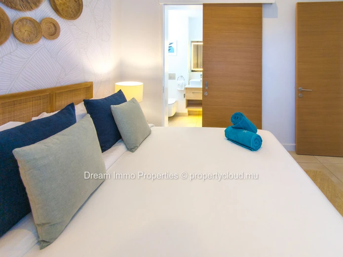Appartement meublé de 3 chambres avec piscine privée en bord de mer à Grand Baie – Ile Maurice
