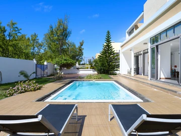 4 Bedroom Building